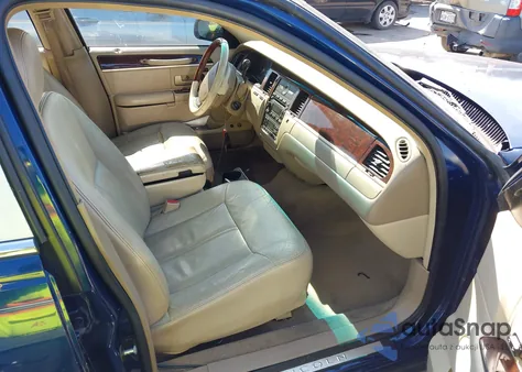 2008 Lincoln Town Car Signature Limited из США, поврежденный, VIN 2LNHM82VX8X642586